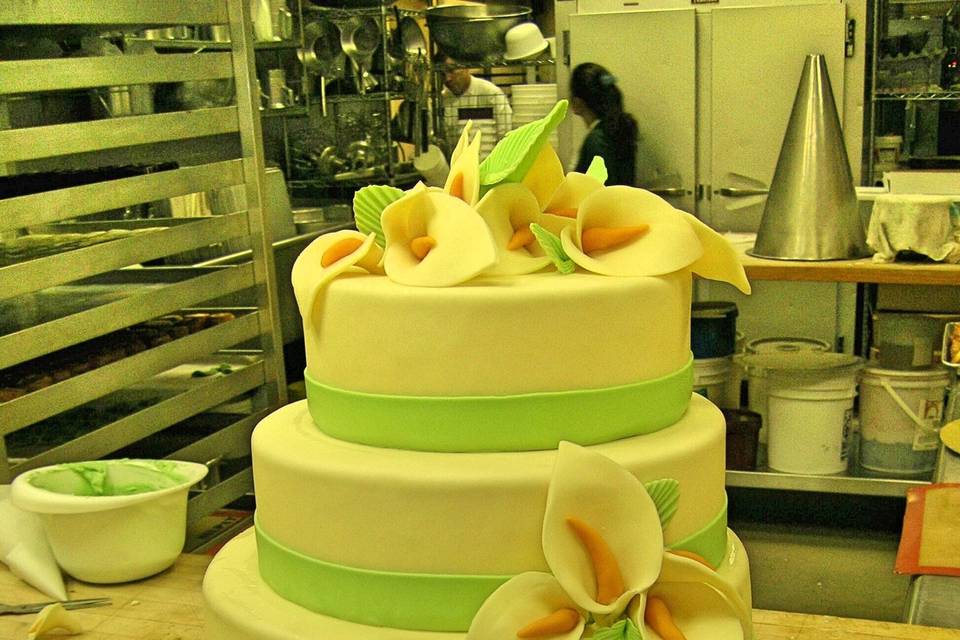 5-tier steps wedding cake with green details