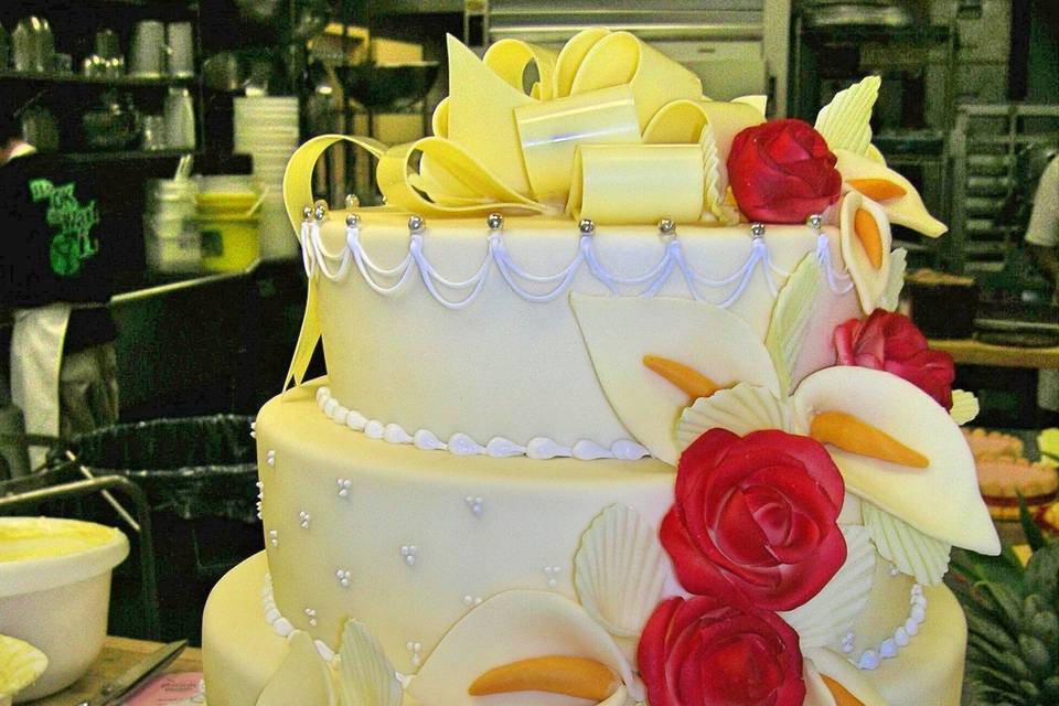 4-tier floral wedding cake