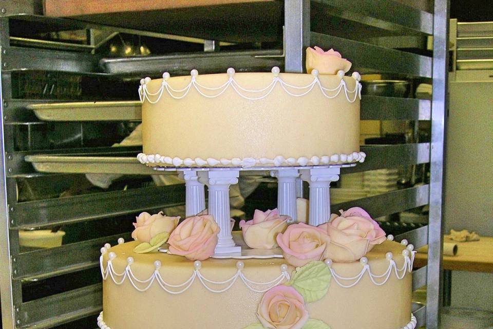 3-tier wedding cake