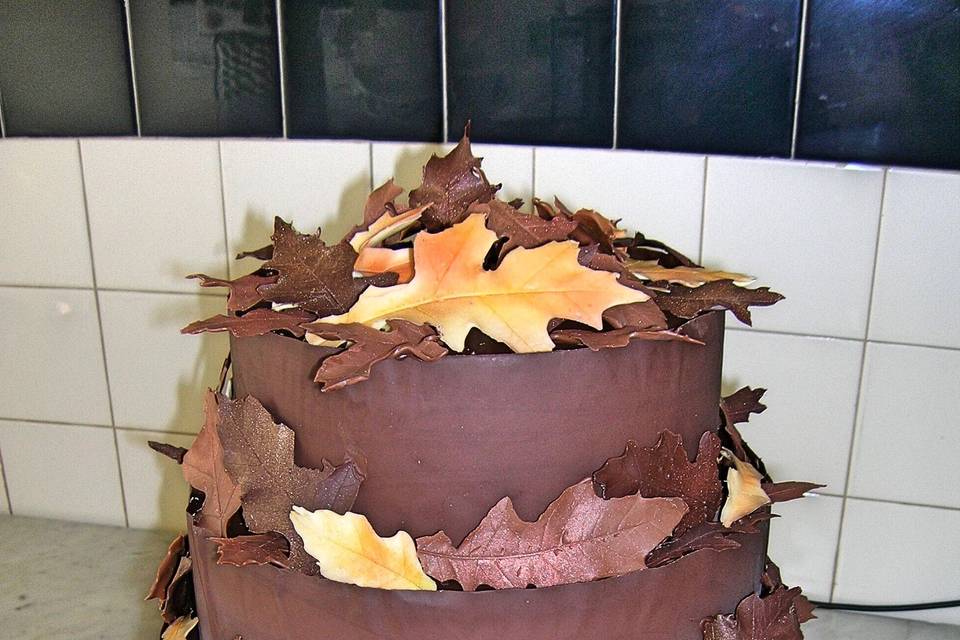 4-tier autumn leaves cake