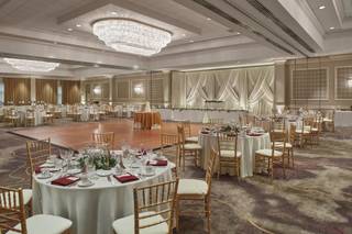 DoubleTree by Hilton Akron Fairlawn