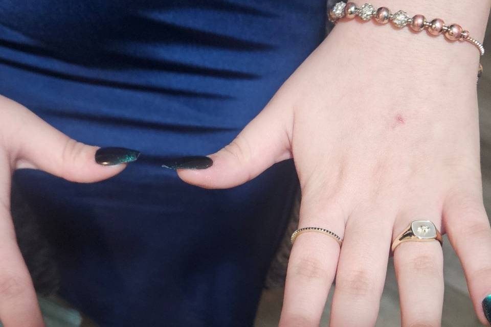 Natural nails and custom press