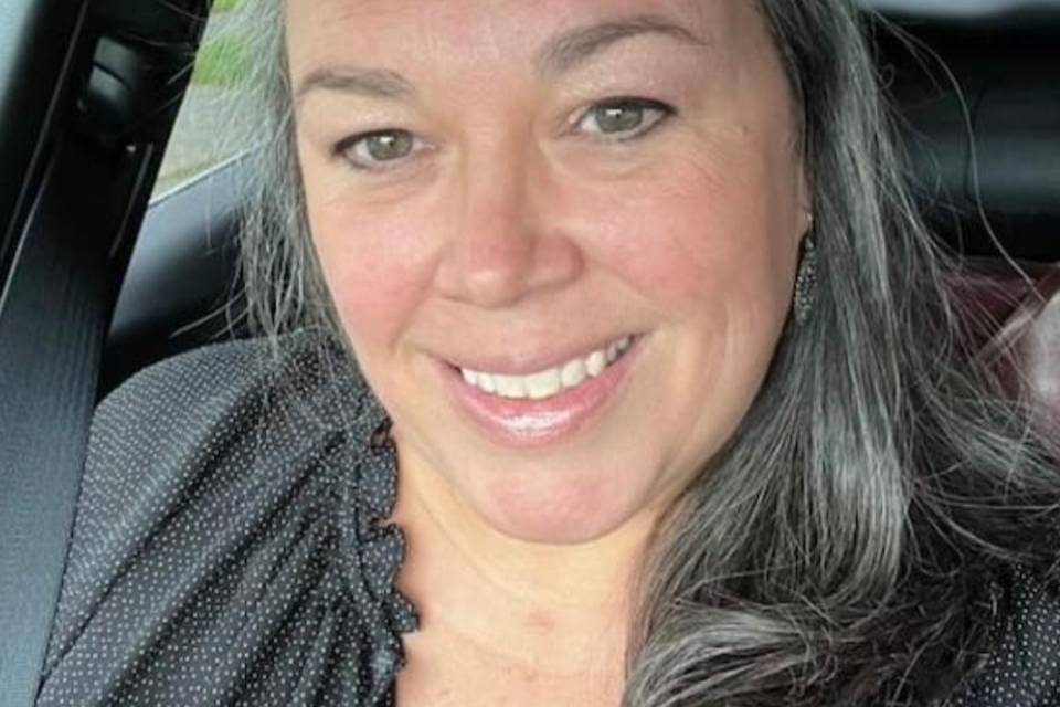 Subtle glow face and neck tan