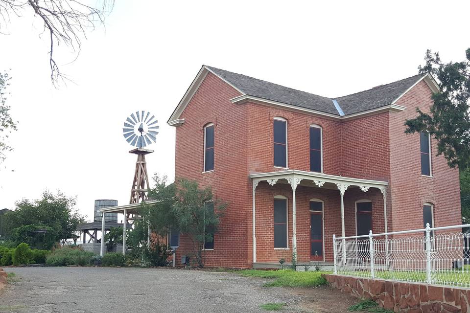 The Historic White-Pool House