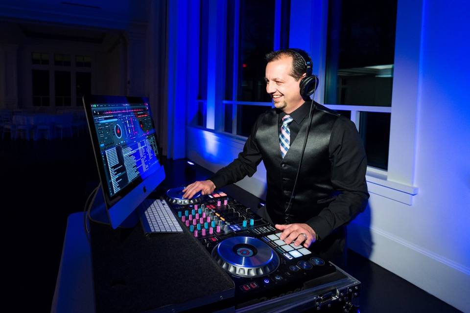 UNIQUE SOUNDS ENTERTAINMENT & EVENT PROFESSIONALS