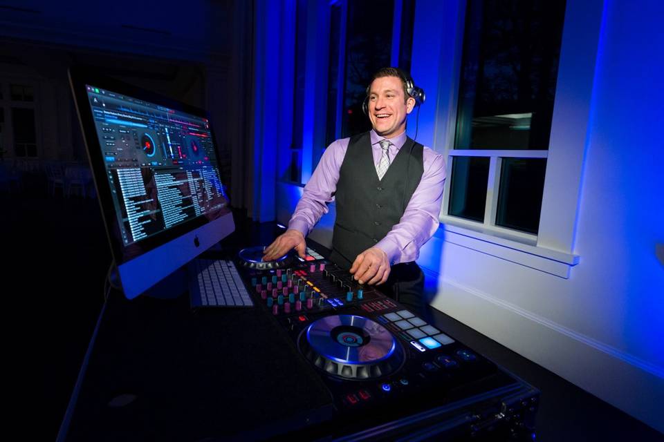 UNIQUE SOUNDS ENTERTAINMENT & EVENT PROFESSIONALS