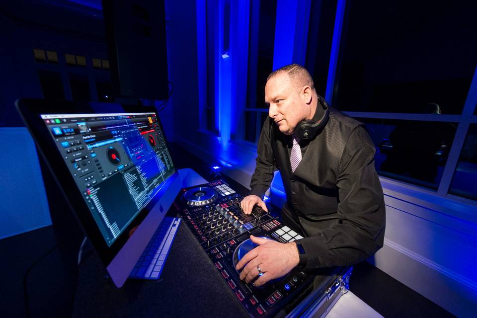 UNIQUE SOUNDS ENTERTAINMENT & EVENT PROFESSIONALS