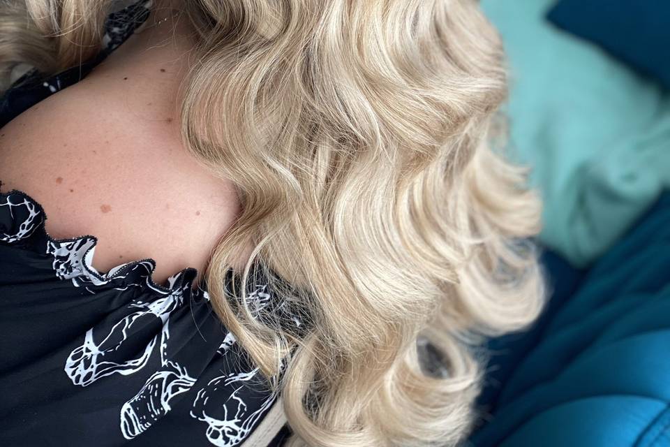 Loose Glam Waves