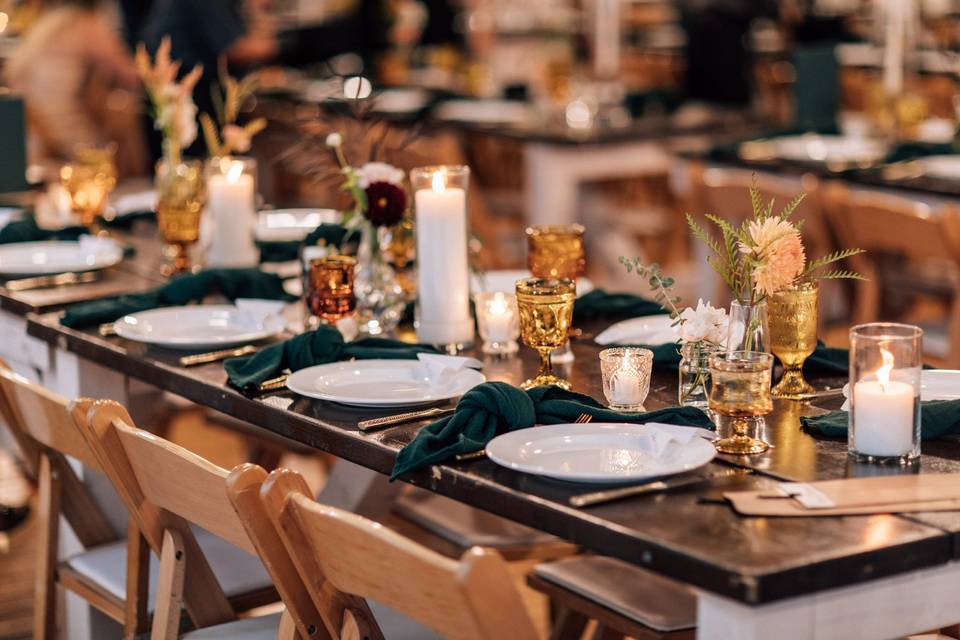 Place settings with amber gobl