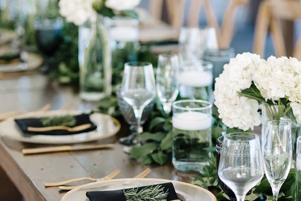 Greenery black and gold weddin