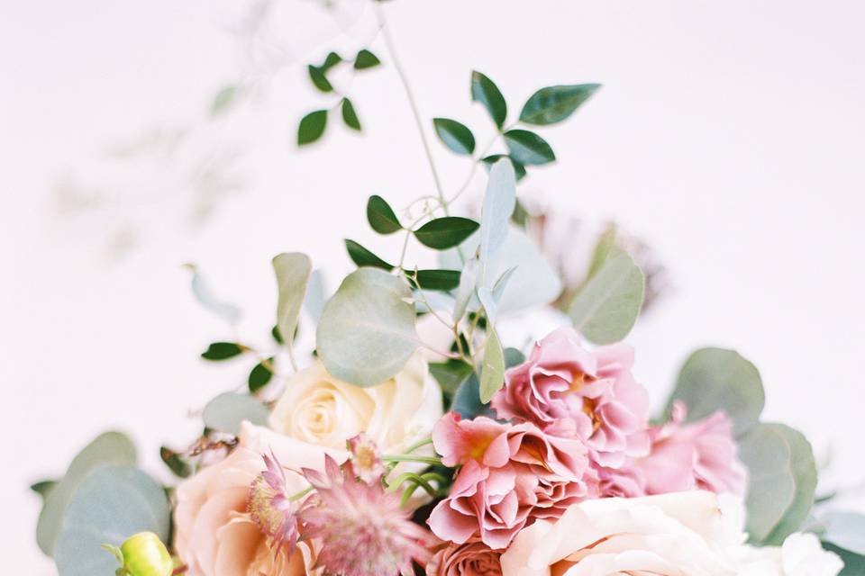 Brides bouquet dusty rose