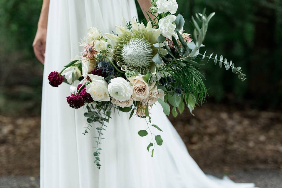 Neutral Bride's bouquet