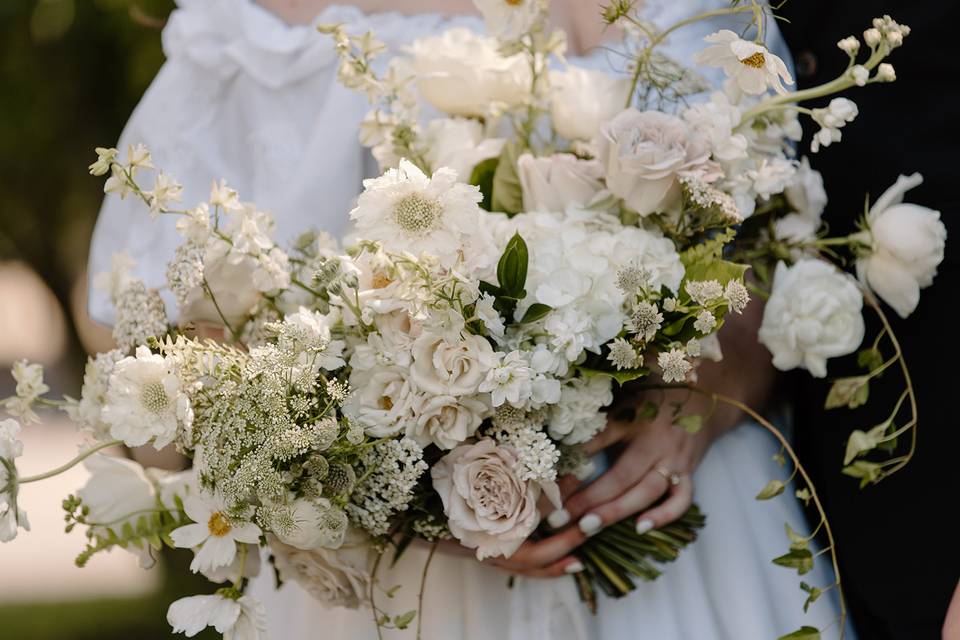 Neutral bouquet