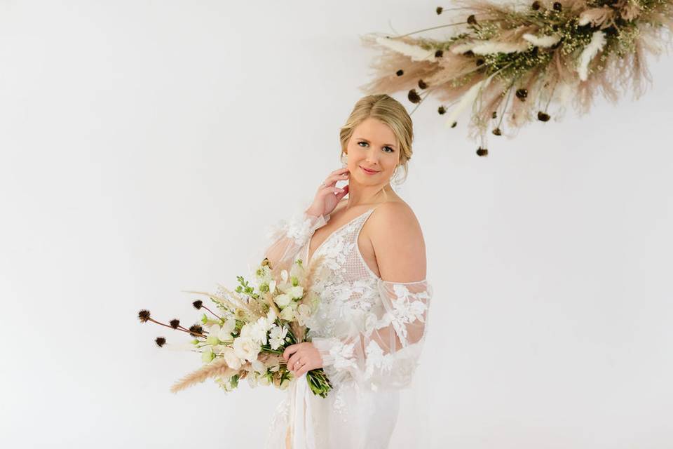 Dried floral neutral bouquet