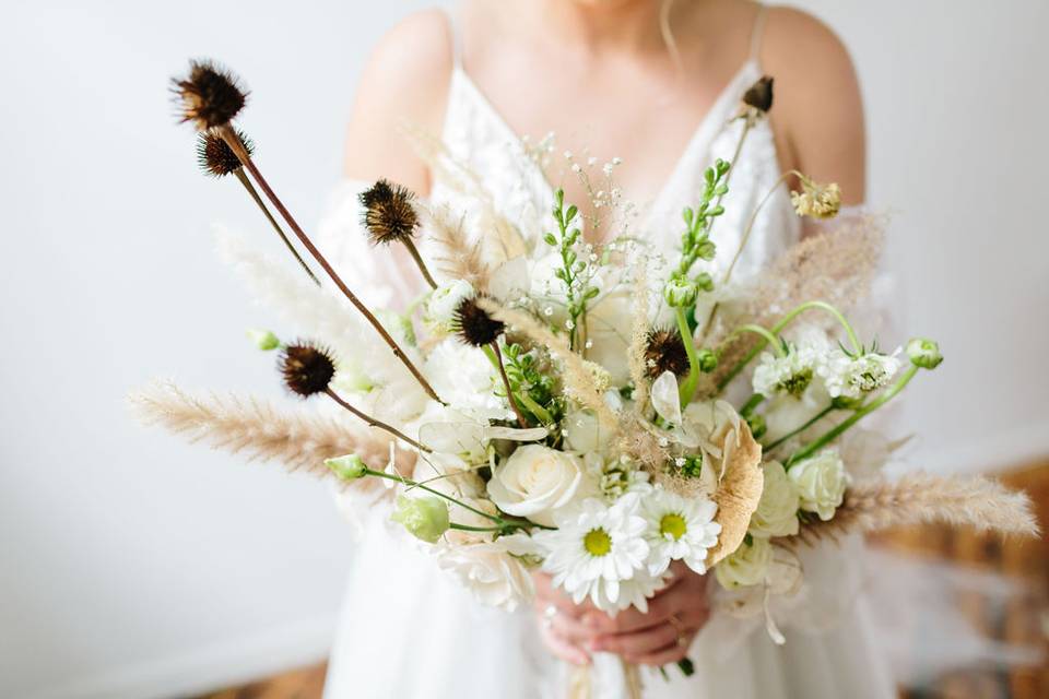 Modern white bouquet