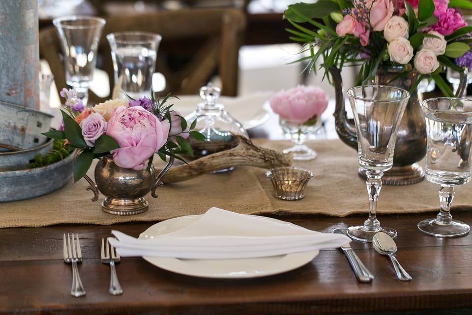 Rustic chic table design