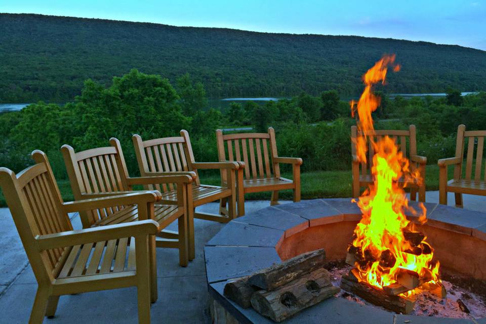 Fire pit area overlooking lake
