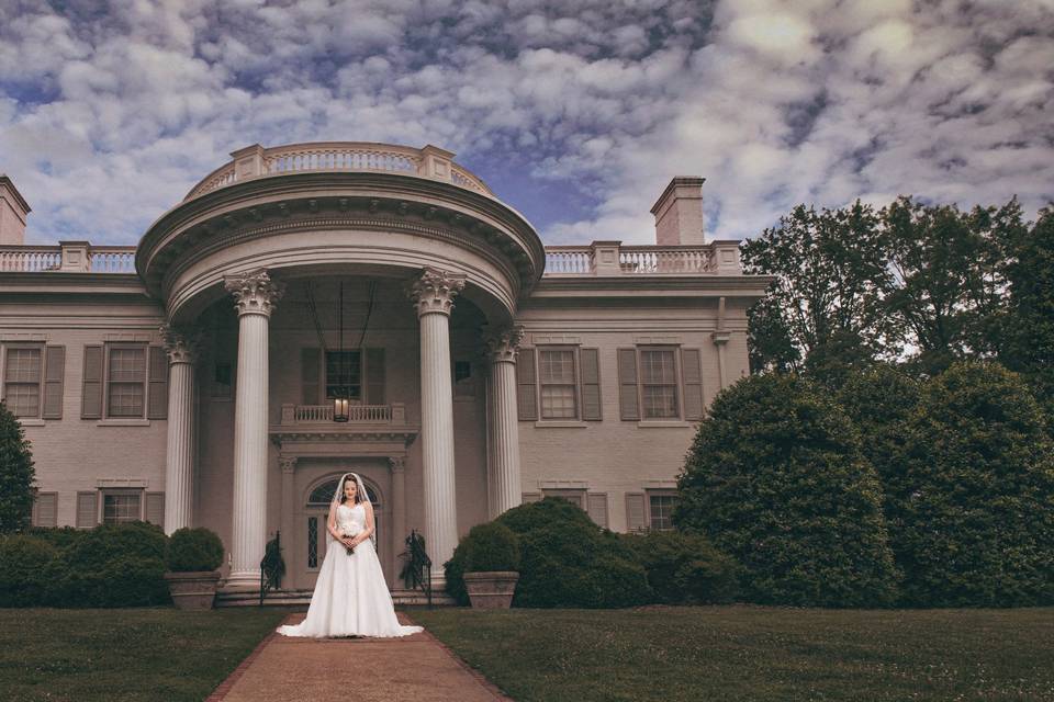 Bridal portrait on stately grounds