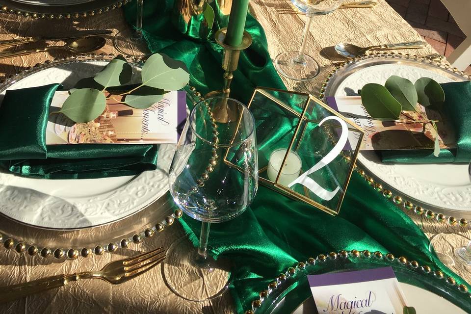 Emerald green & gold tablesett
