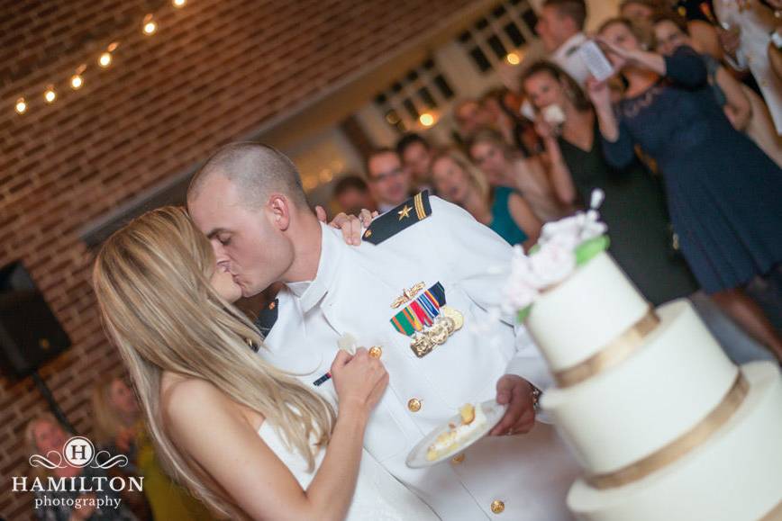 Cake cutting | Hamilton Photography