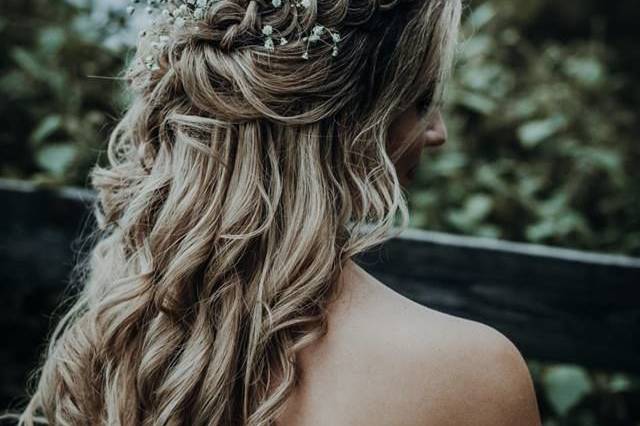 Bridal hair and floral notes