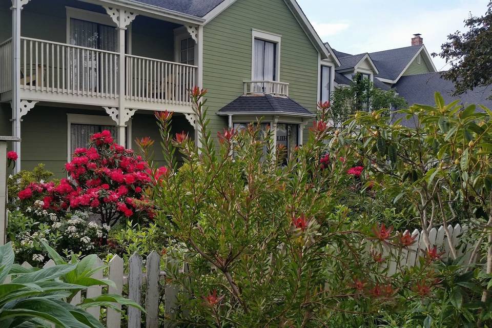 The Hill House Inn