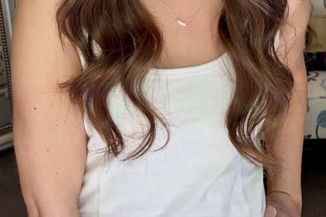 Soft glam and beachy waves 🤍