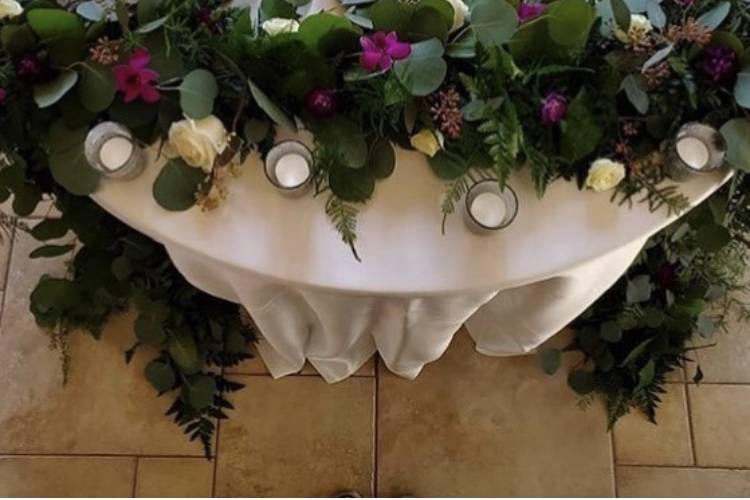 Sweatheart Table Garland