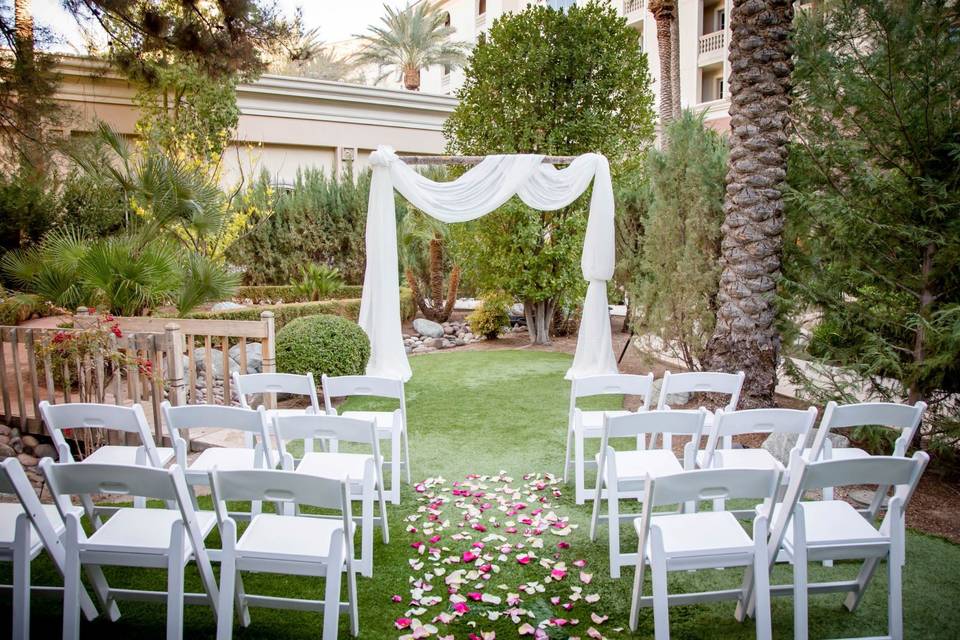 Garden Gazebo Ceremony Site - Picture of JW Marriott Las Vegas