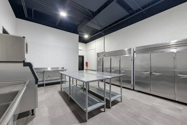 Kitchen/Refridgerator