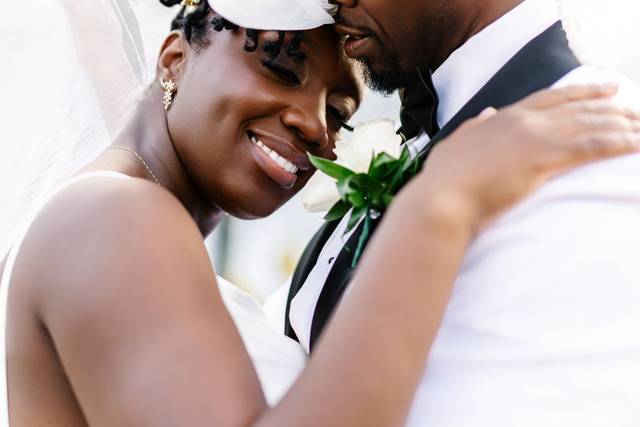 MomentsByMikun LLC