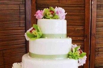 Our wonderful bakers will create the wedding cake of your dreams!