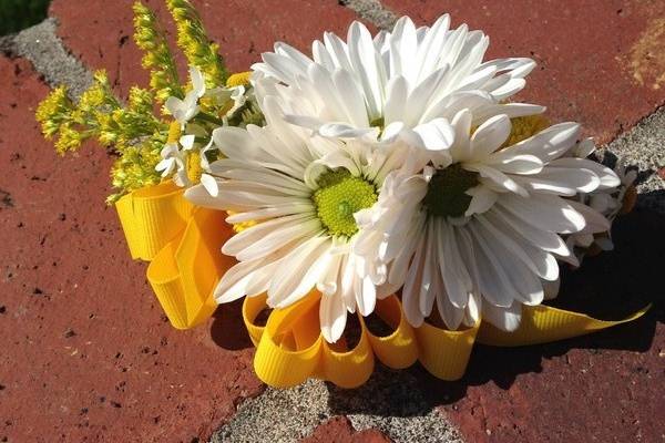 Daisy corsage