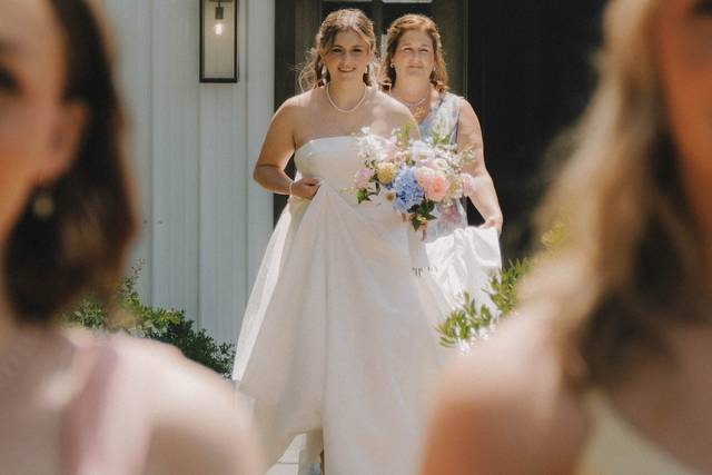 Bridesmaids photo at cottages