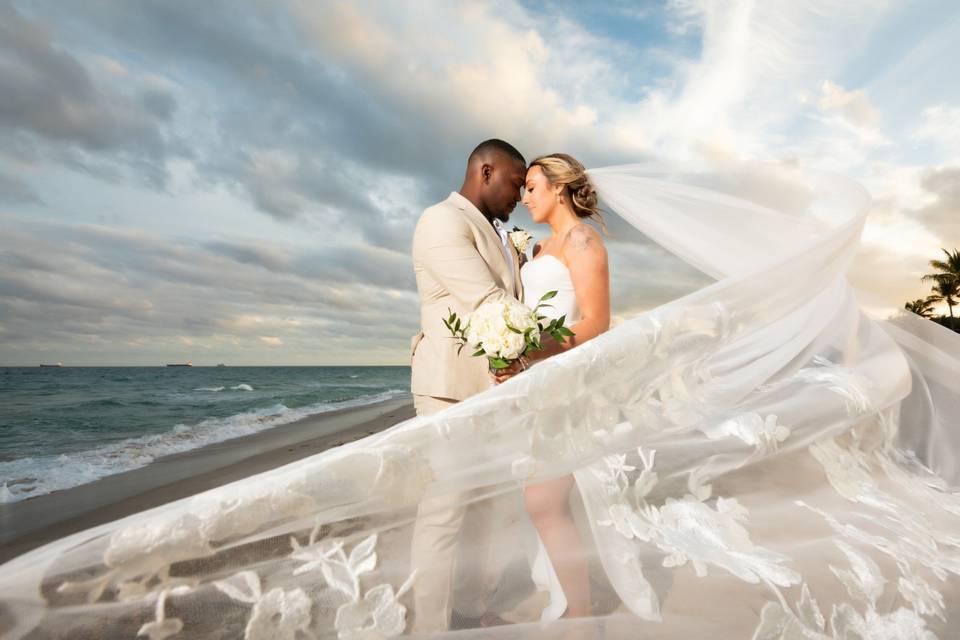 Romantic_Beach_Wedding_Couple_UPLOAD_READY.jpg