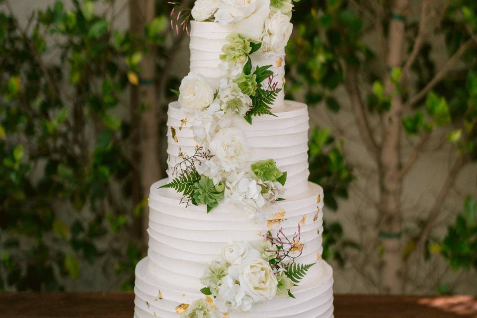 Textured lined buttercream