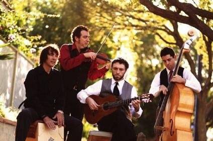Sora Nova - bringing the best of Italian, French, Gypsy and Latin music to your event