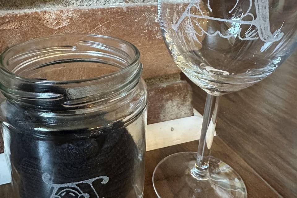 Monogram A/frog wine glass