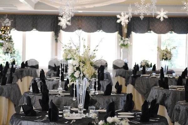 Ivory flowers and snowflakes bring this venue to life.