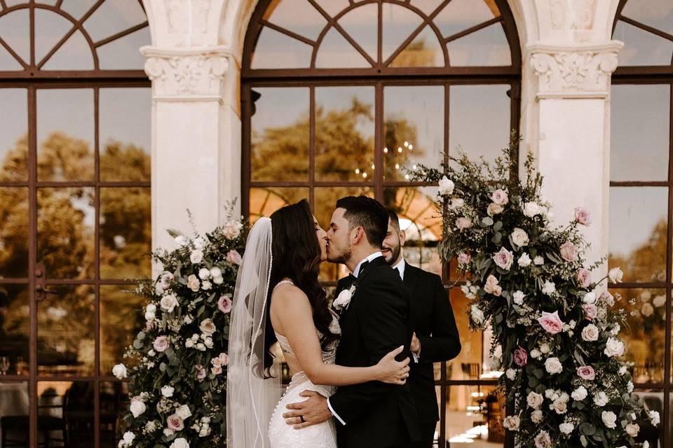 Bride and Groom Howey Mansion