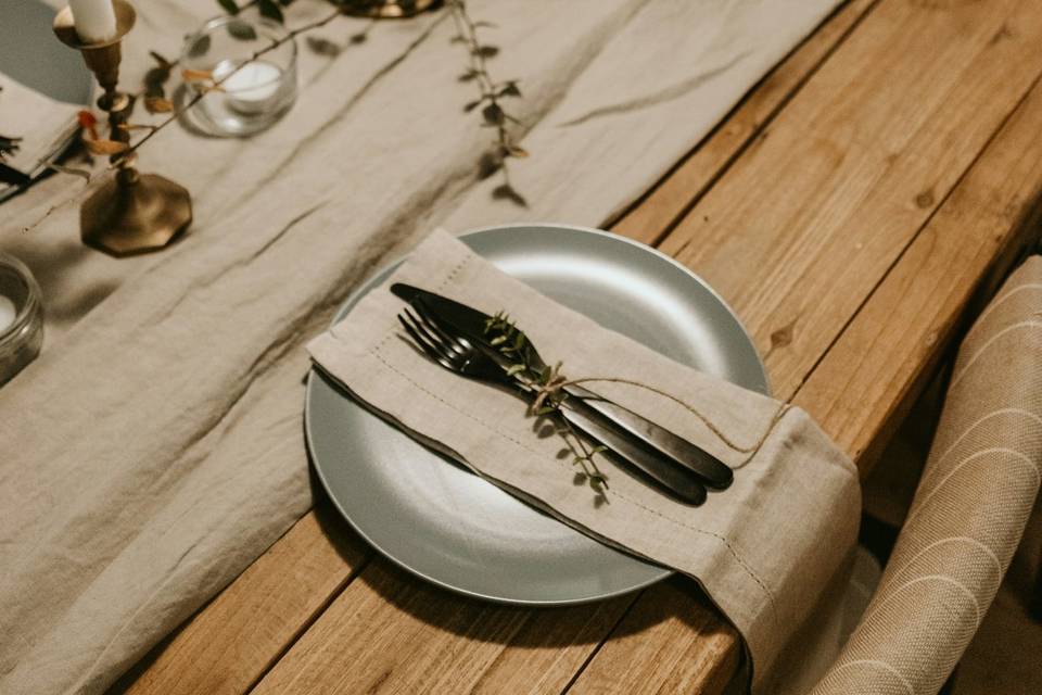 Minimalistic table setting