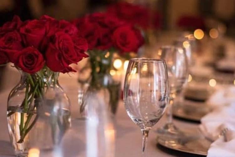 ROSES HEAD TABLE