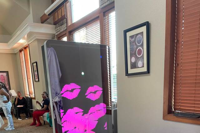 Mirror booth