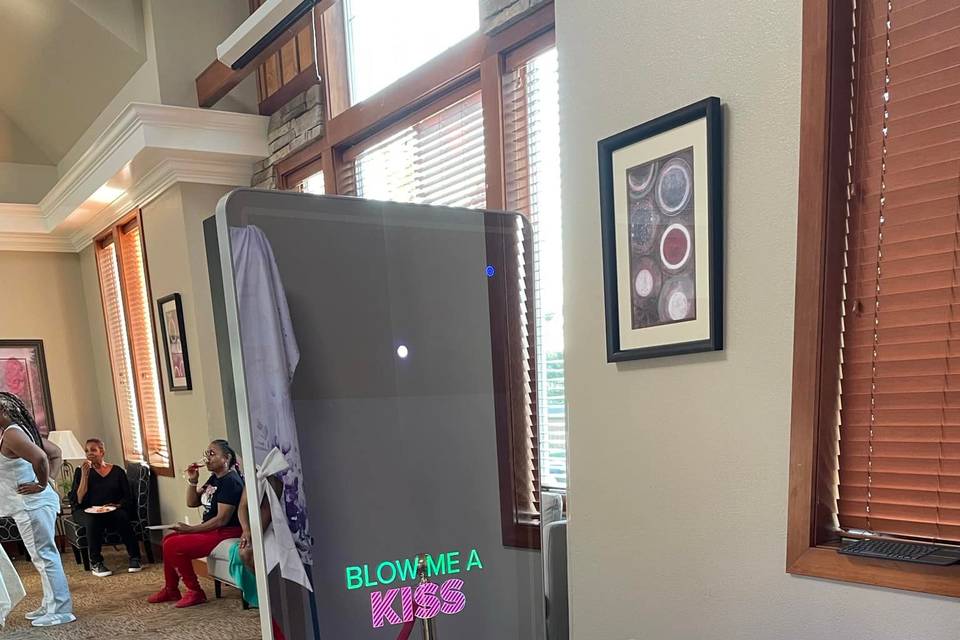 Mirror booth