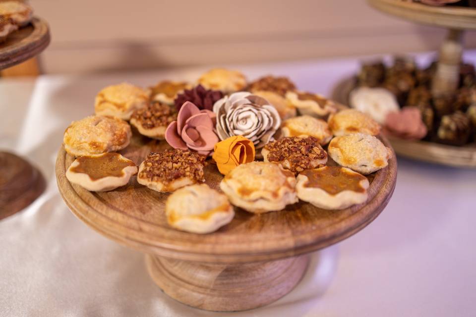 Rustic mini pie display