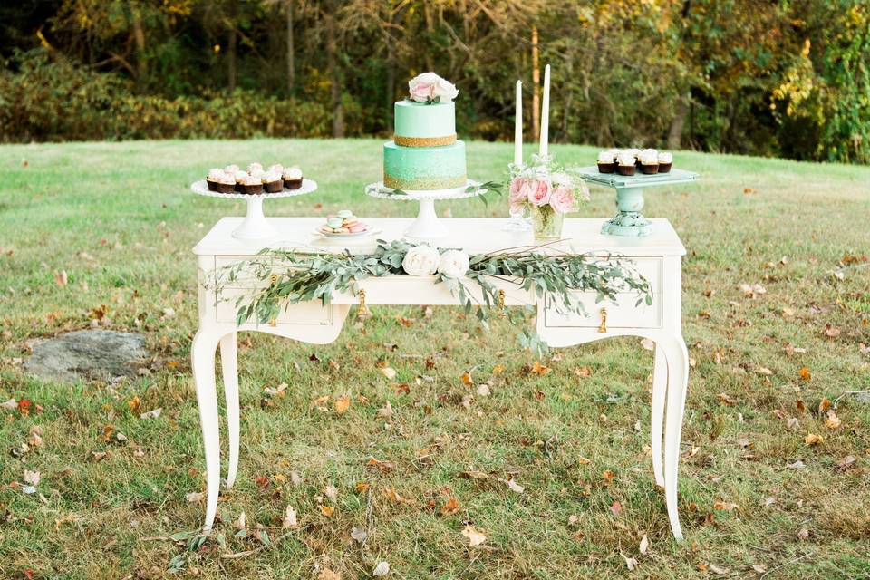 Outdoor dessert table