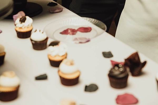 Wedding cutting cake