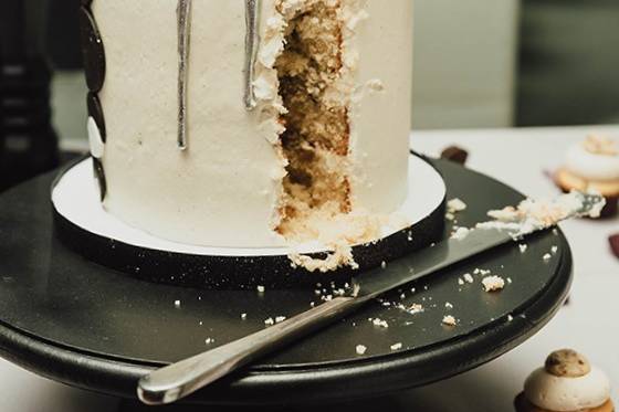 Moon and flowers wedding cake