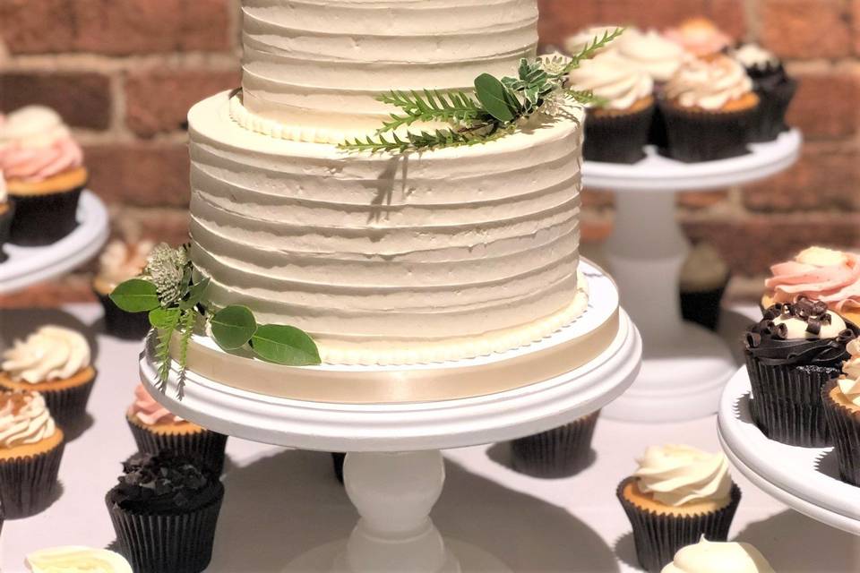 Elegant Mr & Mr wedding cake