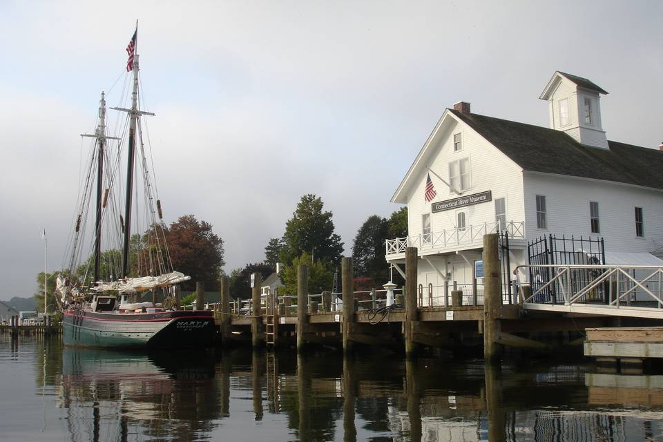 The Connecticut River Museum's Steamboat Dock and schooner Mary E.